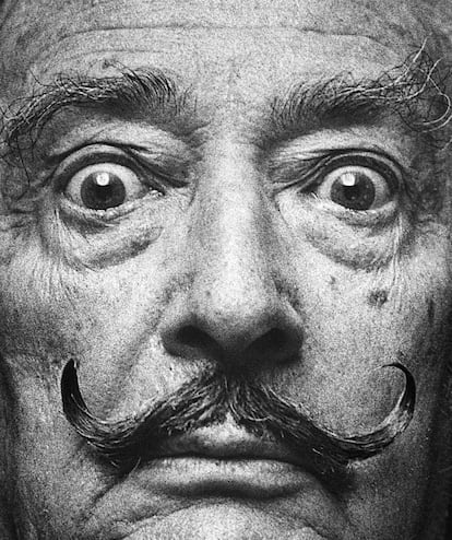 Ocho días después de su muerte en Figueres, que se produjo el 23 de enero de 1989, cuando contaba con 84 años de edad, Dalí declaraba “heredero universal y libre de todos sus bienes” al Estado español, según su último testamento de septiembre de 1982. En la imagen, el pintor catalán durante una entrevista en el hotel Palace de Madrid, el 11 de noviembre de 1978.