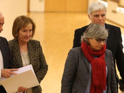 Desde la izquierda, Luciano Alonso (Andalucía), Teresa Pijoan (Cataluña), Ana González (Asturias) y José Miguel Pérez (Canarias), este lunes en el Congreso.
