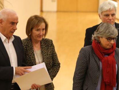 Desde la izquierda, Luciano Alonso (Andalucía), Teresa Pijoan (Cataluña), Ana González (Asturias) y José Miguel Pérez (Canarias), este lunes en el Congreso.