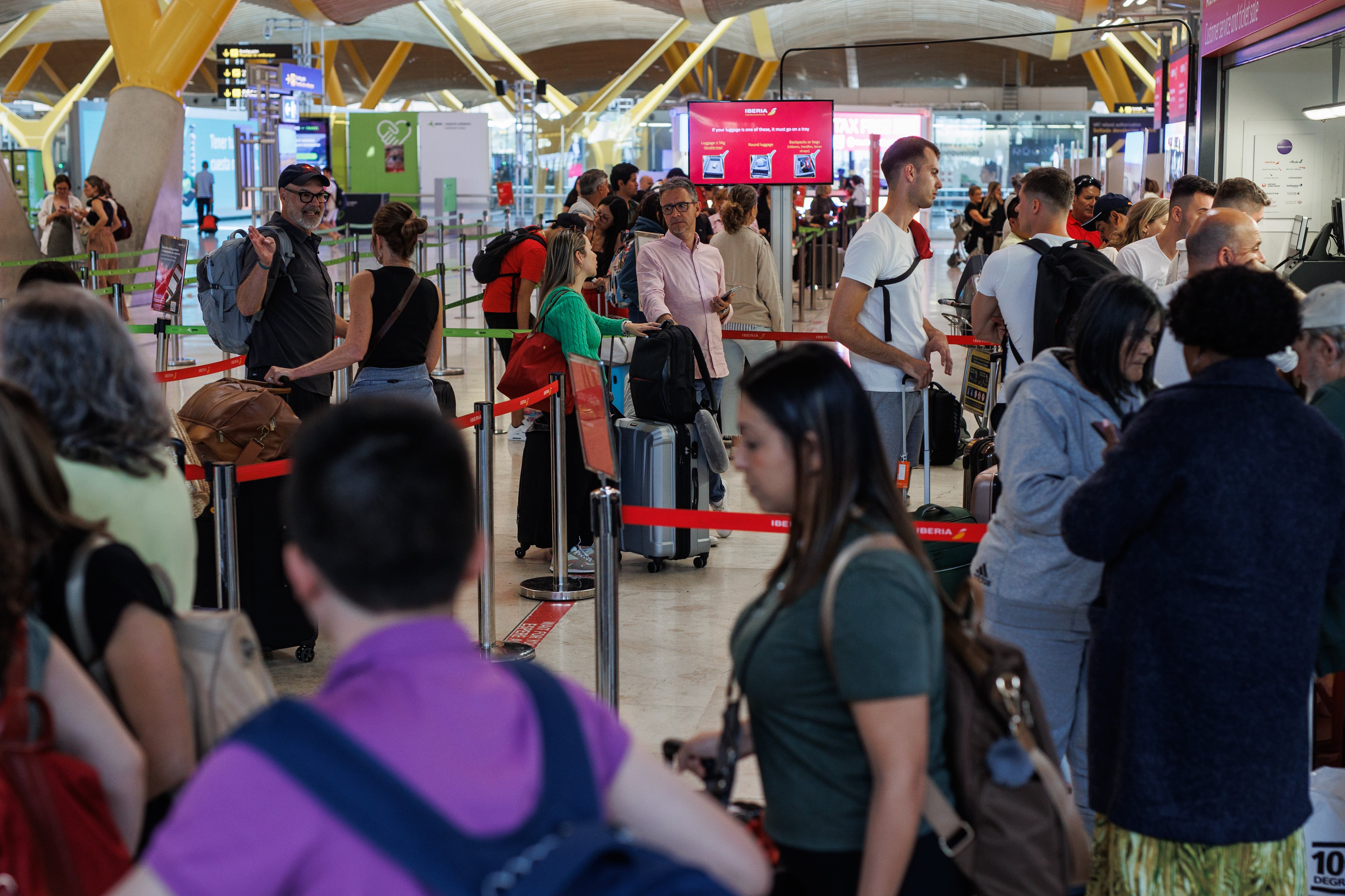 Viernes de caos en aeropuertos de todo el planeta ante una caída global de sistemas informáticos