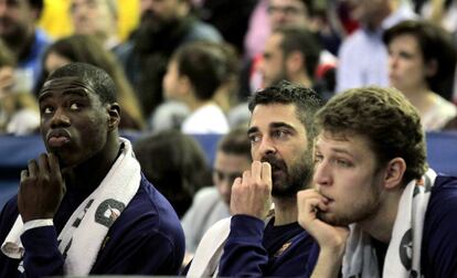 Diagné, Navarro y Vezenkov, en el partido contra el Bilbao Basket en A Coruña.