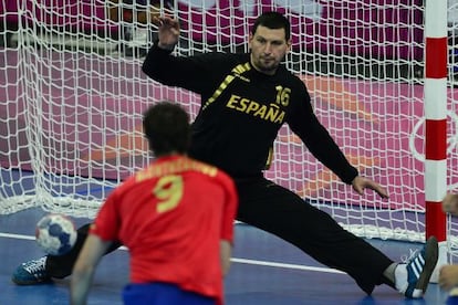 Sterbik,ante Francia en los pasados Juegos.