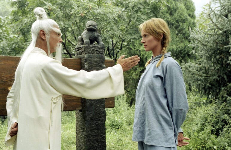 Gordon Liu, como el viejo maestro Pai Mei, y Thurman, en 'Kill Bill'.
