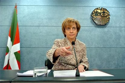 La portavoz del Ejecutivo vasco, Miren Azkarate, durante su comparecencia tras el Consejo de Gobierno de hoy.
