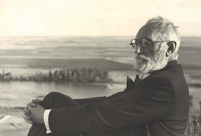 El filósofo Miguel de Unamuno fotografíado en El Cigarral, la finca del médico Gregorio Marañón, donde se reunían los pensadores humanistas de su tiempo.