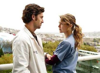 Fotograma de <i>Anatomía de Grey</i> en el que aparecen los actores Patrick Dempsey y Ellen Pompeo.