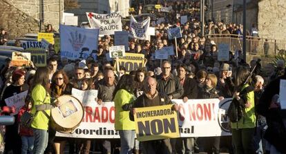 Manifestación de vecinos de O Irixo contra la instalación en el municipio de una incineradora de basuras. / NACHO GÓMEZ