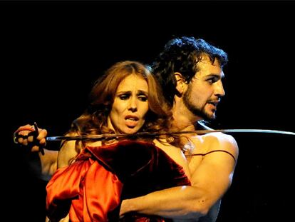Fran Perea e Isabel Pintor, en <i>Don Juan, el burlador de Sevilla</i>, de Tirso de Molina.