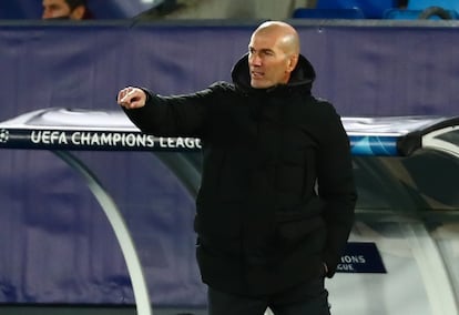 Zidane, durante el partido contra el Mönchengladbach en Valdebebas.