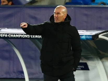 Zidane, durante el partido contra el Mönchengladbach en Valdebebas.