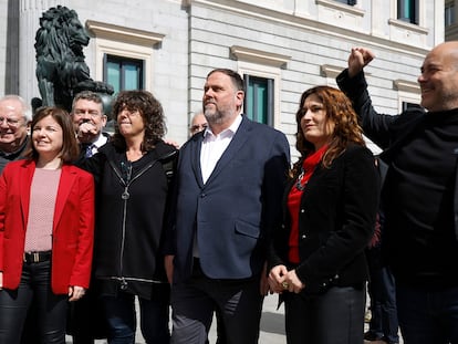 Dvd 1204 (14-03-24). Oriol Junqueras junto a los diputados de ERC celebran la aprobación de la ley de la amnistía.