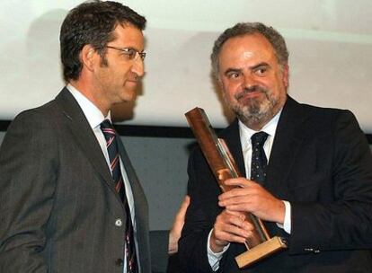 El presidente de la Xunta, Alberto Núñez Feijóo, junto a Ignacio Polanco (derecha).