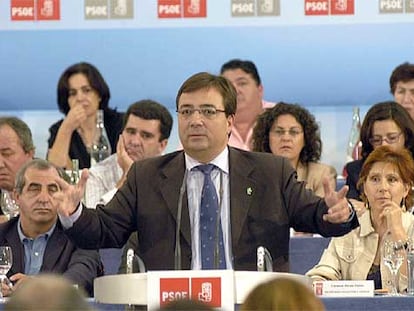 Guillermo Fernández Vara se dirige al Comité Regional tras ser elegido candidato a presidente de Extremadura.