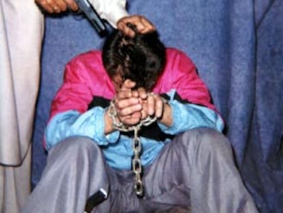 Una de las imágenes que los secuestradores de Daniel Pearl hicieron llegar a diversos medios de comunicación.