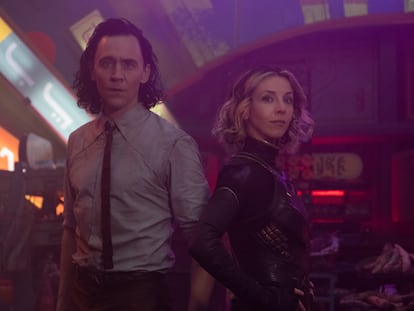 Tom Hiddleston y Sophia Di Martino en un  fotograma de la serie 'Loki'.