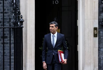 El primer ministro británico Rishi Sunak en la puerta de Downing Street, en Londres, el 14 de diciembre de 2022.