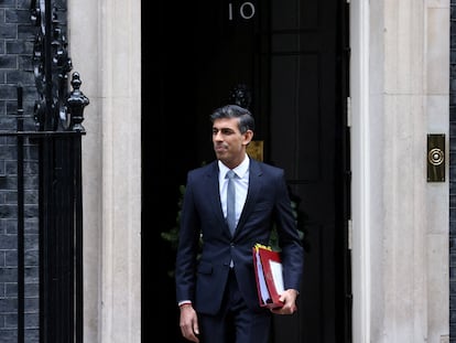 El primer ministro británico Rishi Sunak en la puerta de Downing Street, en Londres, el 14 de diciembre de 2022.