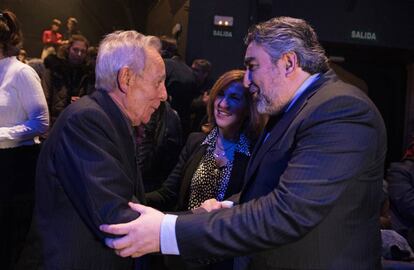 José Luis Gómez (izquierda) saluda al ministro de Cultura, José Manuel Rodríguez Uribes, y la directora del Inaem, Amaya de Miguel.