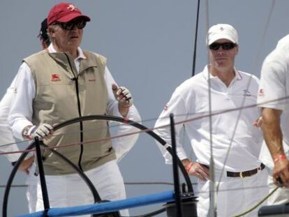 El rey Juan Carlos a bordo del barco &#039;Brib&oacute;n&#039; en 2008. 