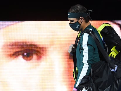 Nadal, al saltar a la pista del O2 de Londres antes del partido contra Thiem, el miércoles.