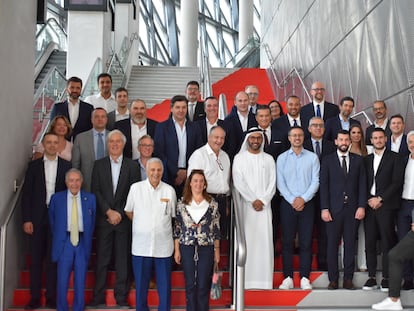 Representantes de la Euroliga y de los clubes, en octubre en Dubái con Abdullah All Nabbodah.