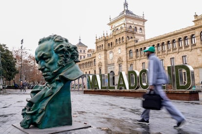 Valladolid, donde se celebrará la gala de los Goya el 10 de febrero, está engalanada con réplicas del galardón.