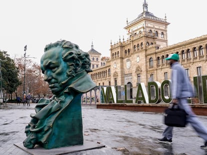 Valladolid, donde se celebrará la gala de los Goya el 10 de febrero, está engalanada con réplicas del galardón.