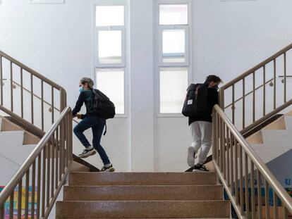 Inici de curs amb mesures de seguretat anti-covid a l'escola Rafael Casanova de Badalona.