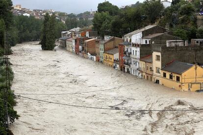 Vista de la crecida del río Clariano, el jueves en Ontinyent.