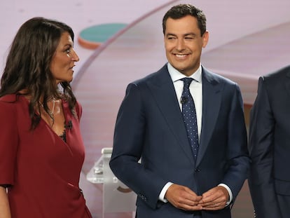 Macarena Olona, candidata de Vox, y Juan Manuel Moreno, del PP, en el segundo debate electoral, este lunes en Sevilla.