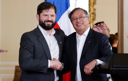 El presidente chileno Gabriel Boric junto a su homólogo colombiano Gustavo Petro