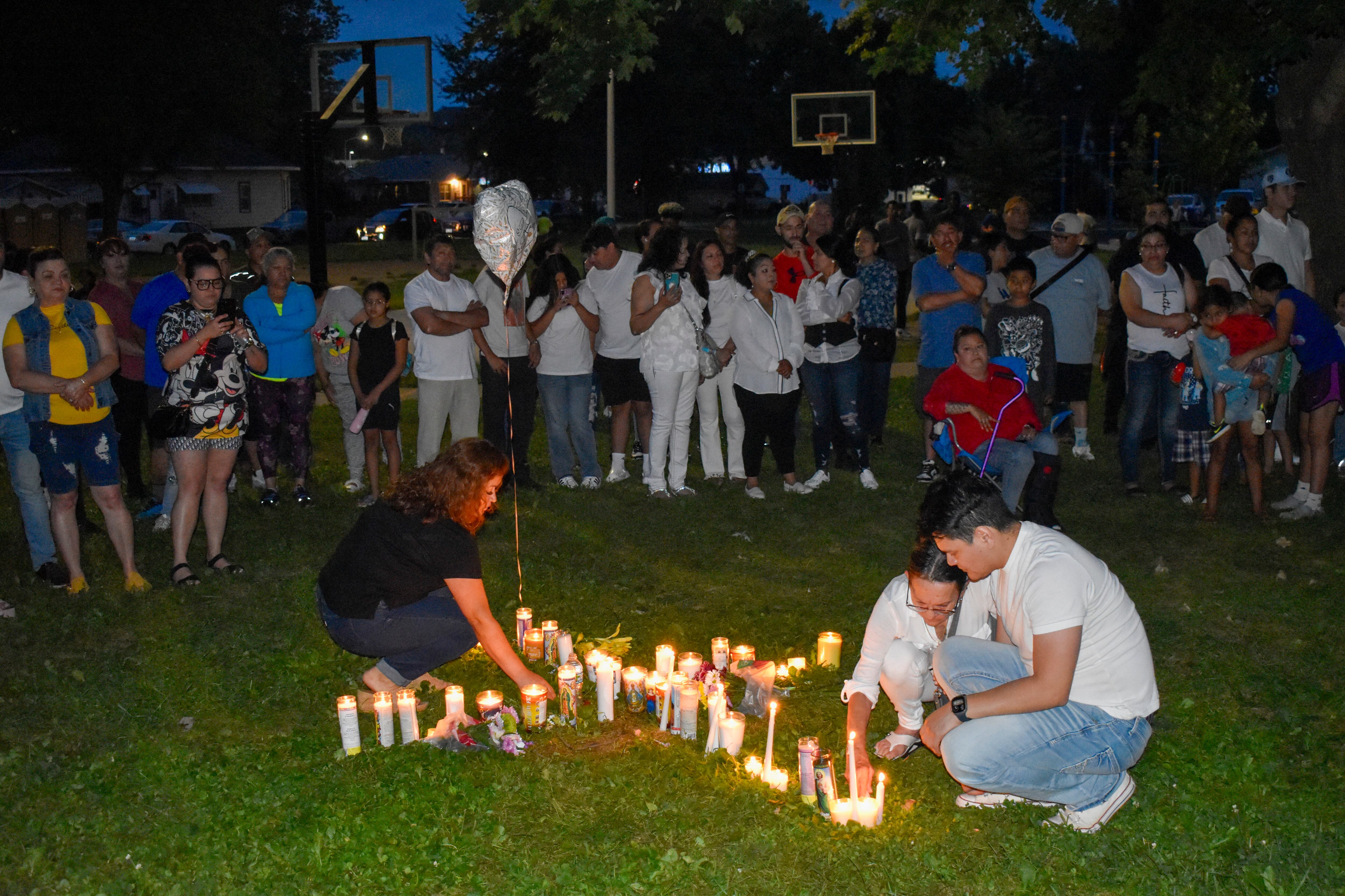 Velada por la muerte de Feglys en el parque Washington.