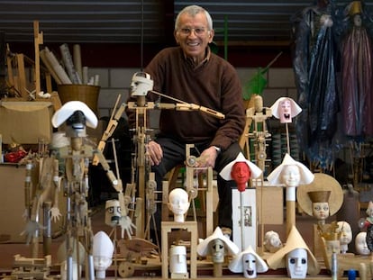 Francisco Peralta, en la nave industrial donde tiene su taller, entre Pinto y Valdemoro.