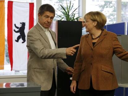 Angela Merkel, con su marido en las &uacute;ltima elecciones.