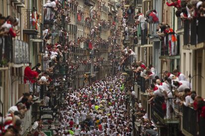 Ambiente durante el primer encierro de San Fermín.