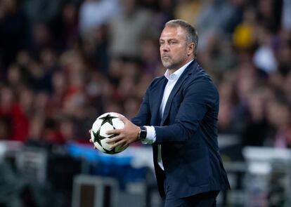 El entrenador del Barcelona, Hansi Flick, durante el partido ante el Bayern Munich este miércoles.