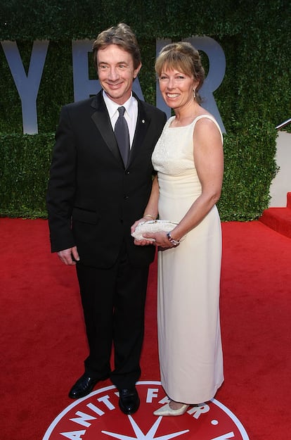 Dolman was diagnosed with ovarian cancer in 2009 (the image above was taken at the Oscar party hosted by 'Vanity Fair' that same year). She passed away in 2010. Her death was a devastating blow for Martin Short, who found it extremely difficult to envision a new life with someone else after 36 years with the same woman.