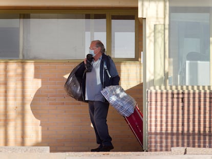 Carlos García Julía, a la salida de la cárcel de Soto del Real (Madrid), el 19 de noviembre de 2020.