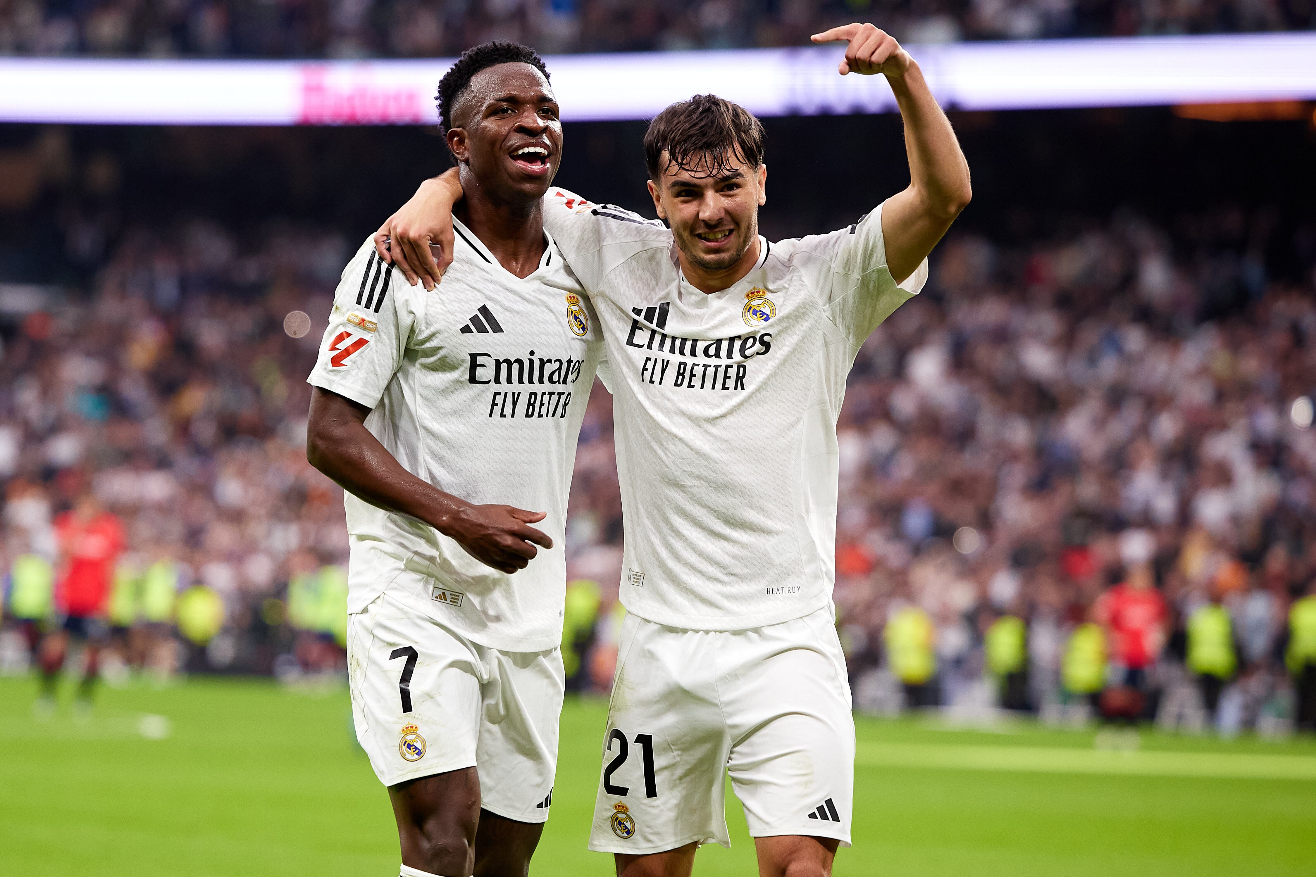 Vinicius y Brahim Díaz celebran un gol marcado por el primero a Osasuna en noviembre de 2024.