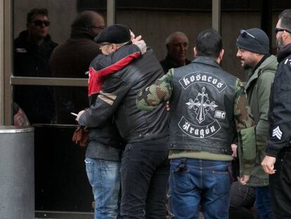 Friends of Víctor Laínez at the cemetary in Torrero (Zaragoza).