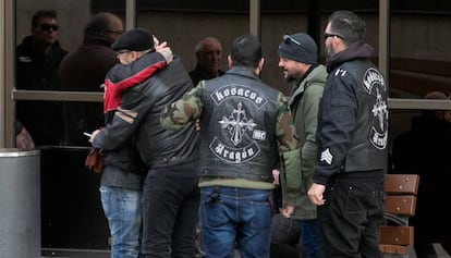 Friends of Víctor Laínez at the cemetary in Torrero (Zaragoza).