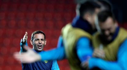 Los jugadores del Villarreal en la sesión de entrenamiento en Praga