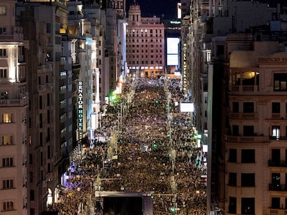 La manifestación por el día de la mujer, 8-M, llegando a su final en la plaza de España, donde se lee el manifiesto.