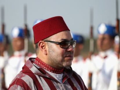 El rey de Marruecos, Mohamed VI, en el aeropuerto de Rabat en julio pasado.