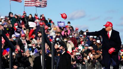 "La izquierda radical colapsará nuestra economía y llevará a Pensilvania a una gran depresión", afirmó. "Pero no se preocupen. Eso no va a pasar. Vamos a ganar" dijo Donald Trump.