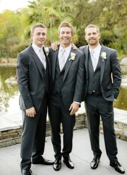 Os irmãos Cody (esq.), Caleb e Paul (o ator), no casamento de Caleb, em outubro do ano passado.