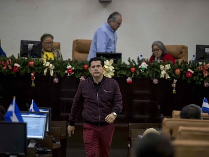 El diputado sandinista Wálmaro Gutiérrez, uno de los fieles operadores de Ortega, tras la votación de la ley que inhibe a la oposición de participar en las elecciones previstas para el próximo año.