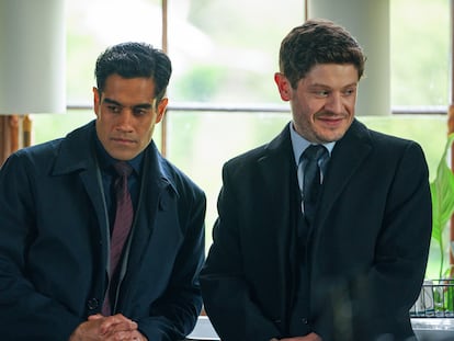 Sacha Dhawan y Iwan Rheon, en 'Wolf'.