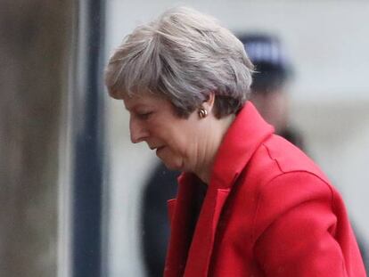 La primera ministra de Reino Unido, Theresa May, llega este lunes a su residencia del número 10 de Downing Street