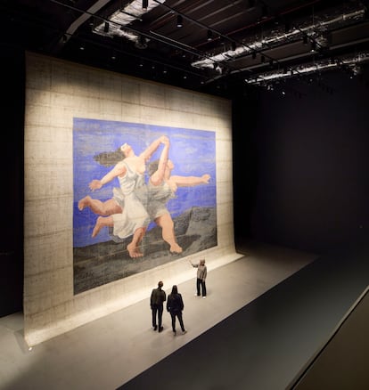 El Picasso mayor del mundo, el telón de los Balets Rusos Le Train Bleu, está actualmente expuesto en una de las galerías.